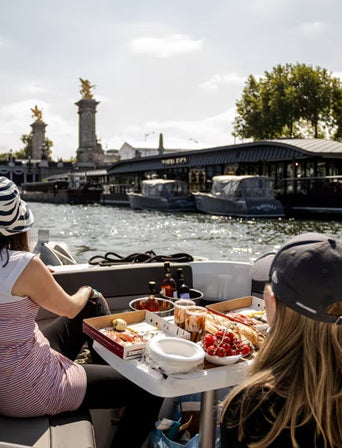 Croisiere privee entre amis sur la Seine