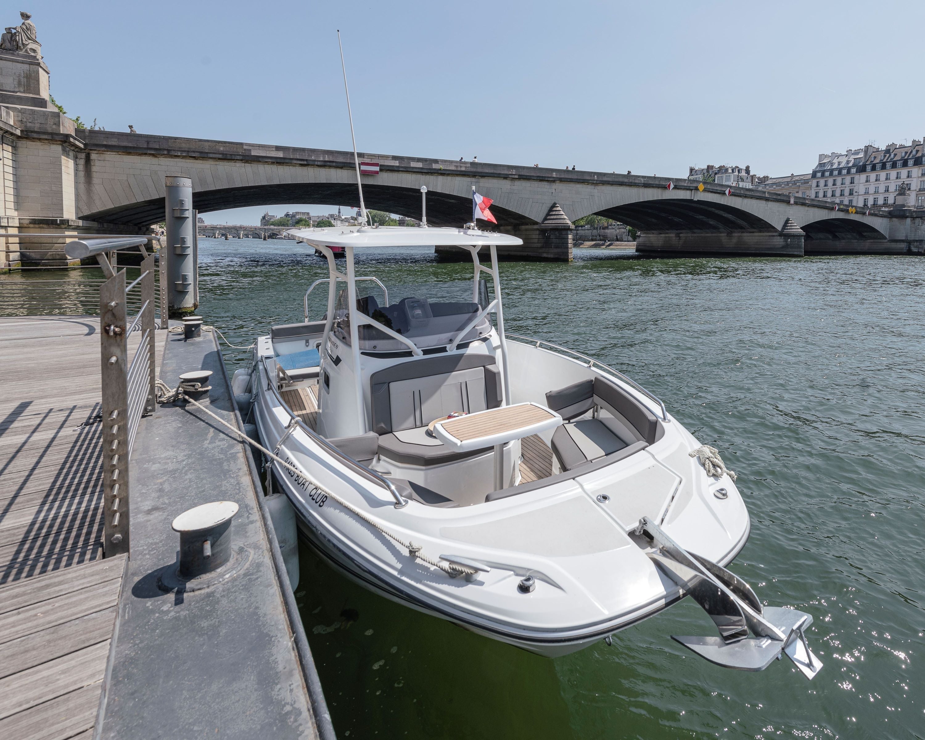 ParisBoatClub EscaleduLouvre